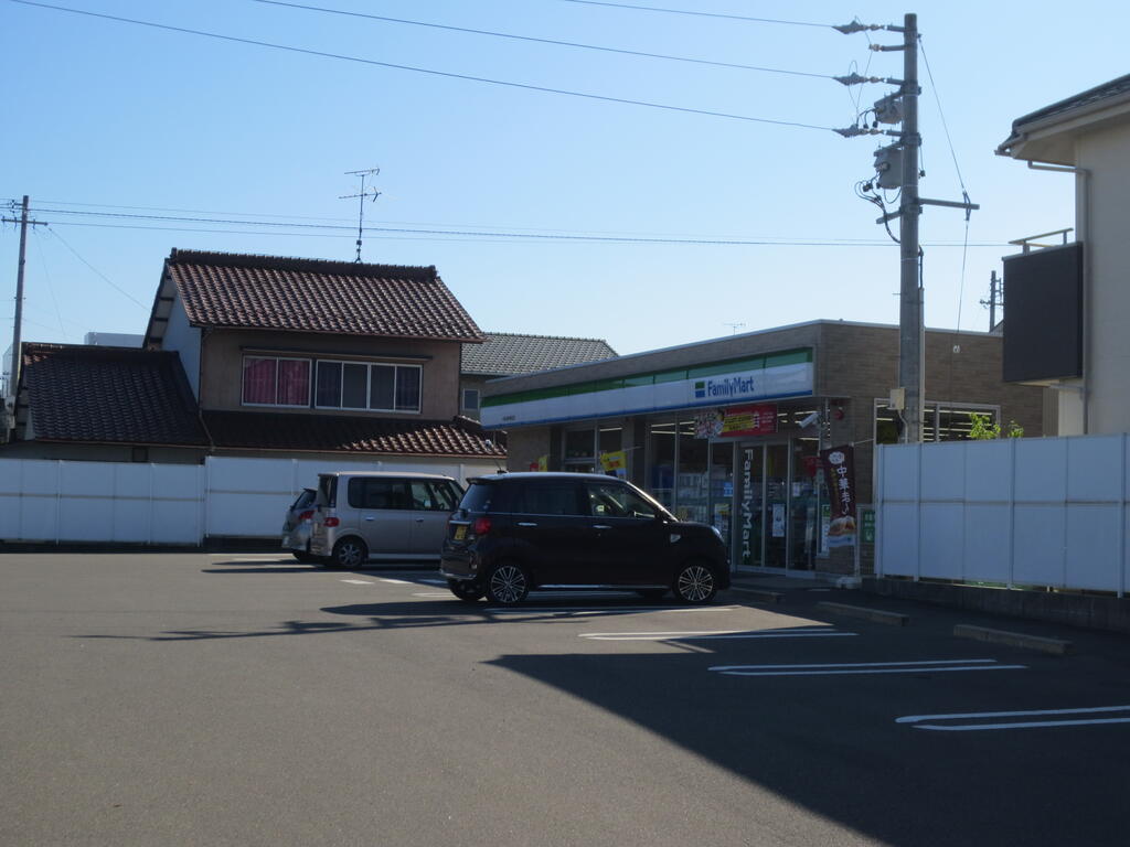 コンビニ　ファミリーマート一宮小信中島北店（コンビニ）まで756m