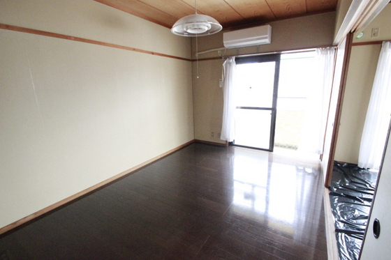 居室・リビング　※別号室の写真です