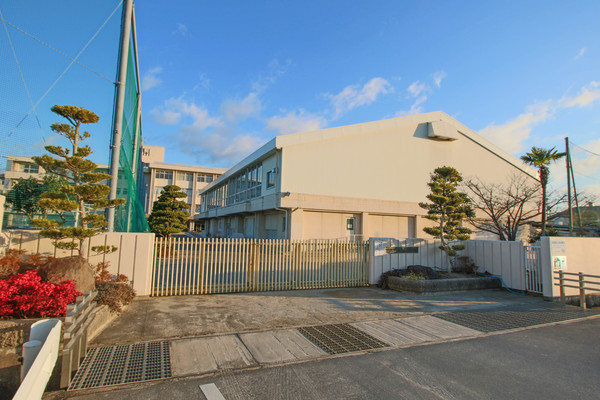 中学校　岡山市立高島中学校（中学校）まで1814m