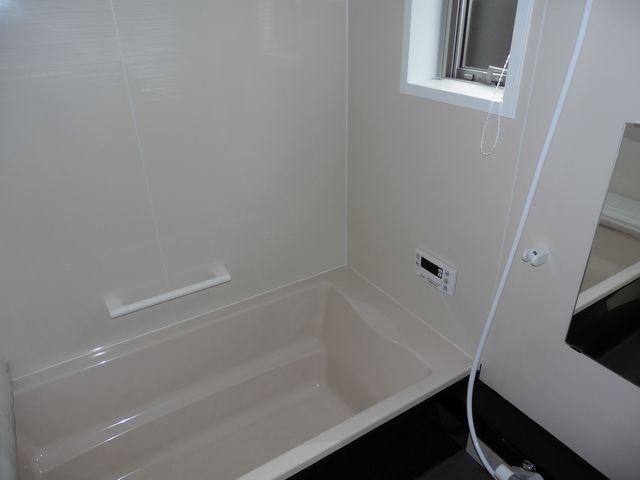 バス・シャワールーム　大き目の浴室なのでのんびりできます