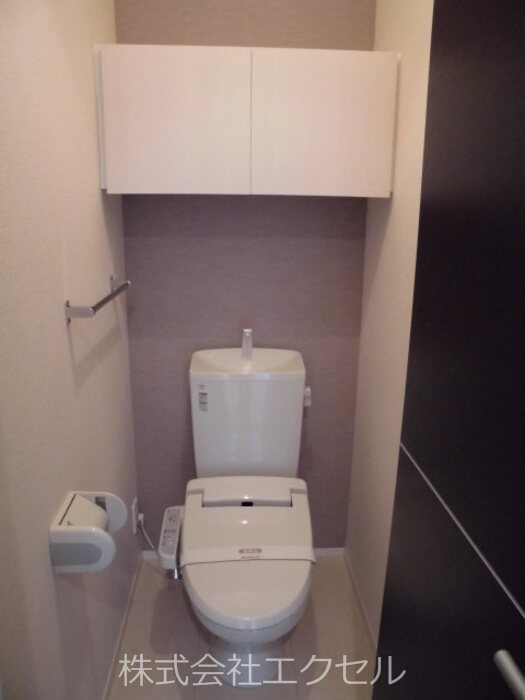 トイレ　同建物別室の写真です。