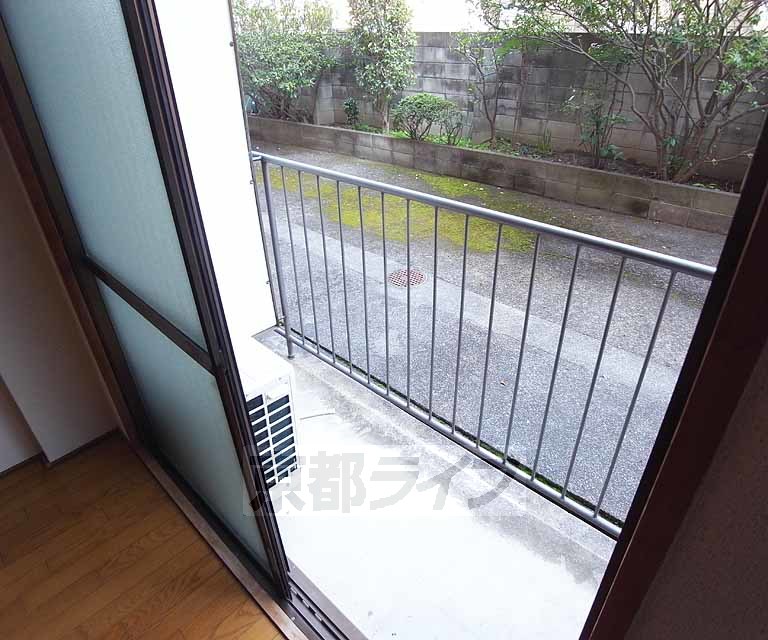 バルコニー　１階のバルコニーですが日当たりは悪くないです。