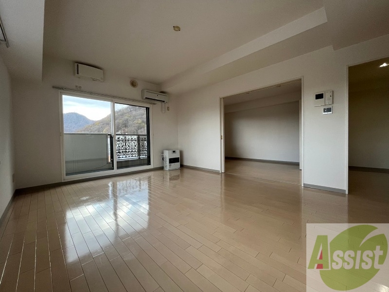 居室・リビング　広くてきれいなリビングです！快適に過ごせそうですね。