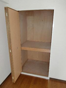 収納　洋室収納（開）