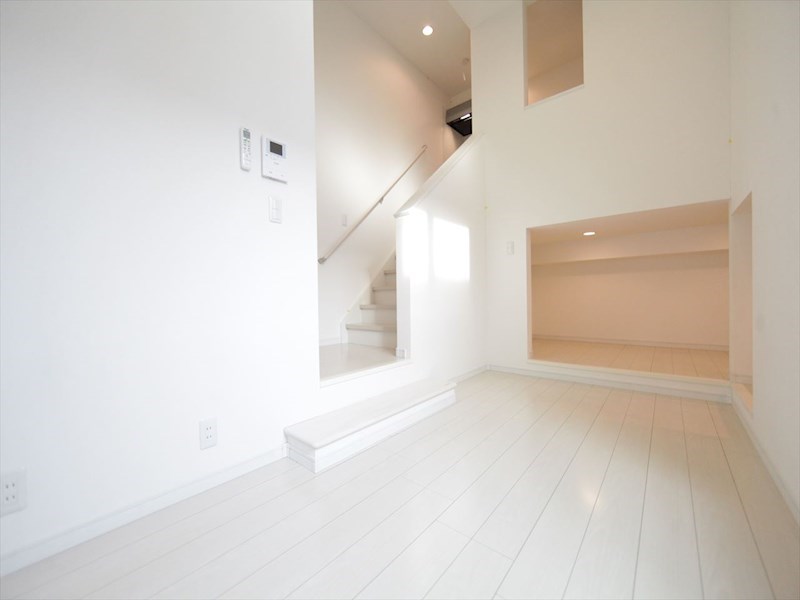 居室・リビング　洋室5帖　アンダーロフト4.7帖（収納にも寝室にも使えます）