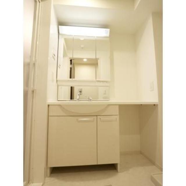 洗面設備　※写真は同タイプ住戸です。