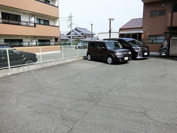 駐車場　敷地内駐車場！