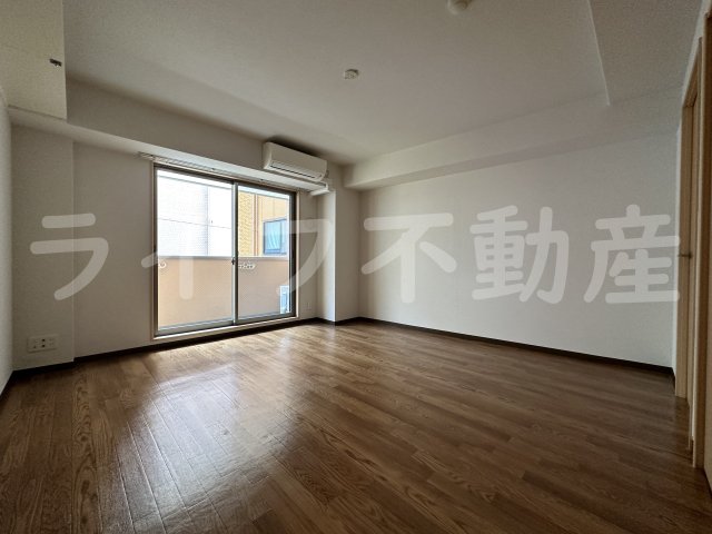 居室・リビング　こちらのリビングで趣味の時間をお楽しみください