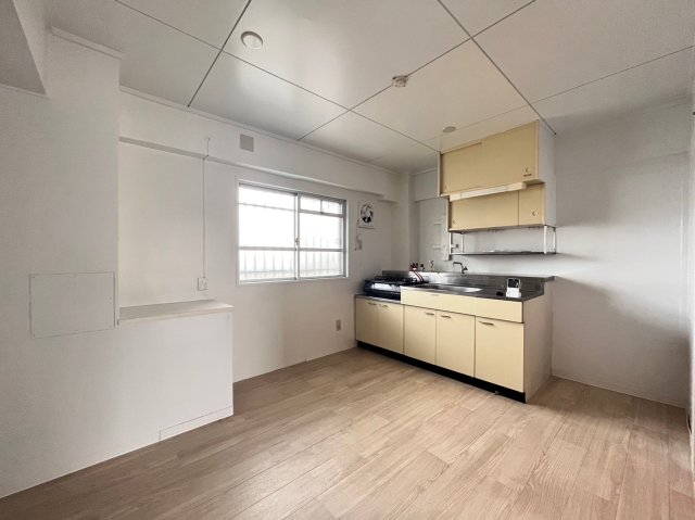 居室・リビング　別号室の画像です。ご参考下さい