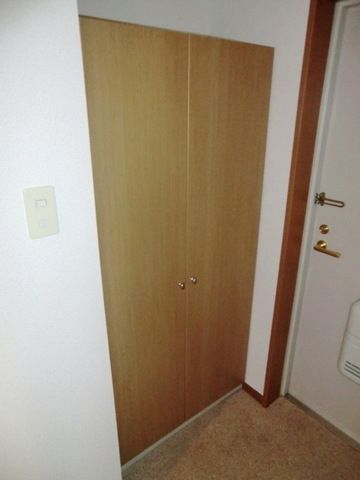 玄関　トールタイプのシューズボックス