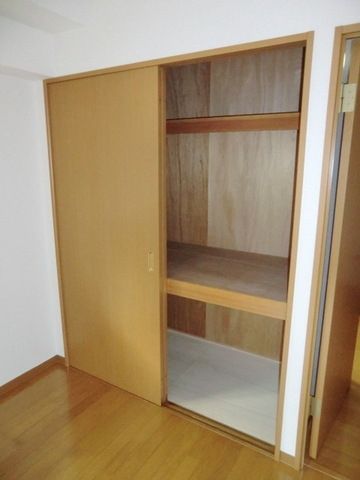 その他設備　奥行のある収納