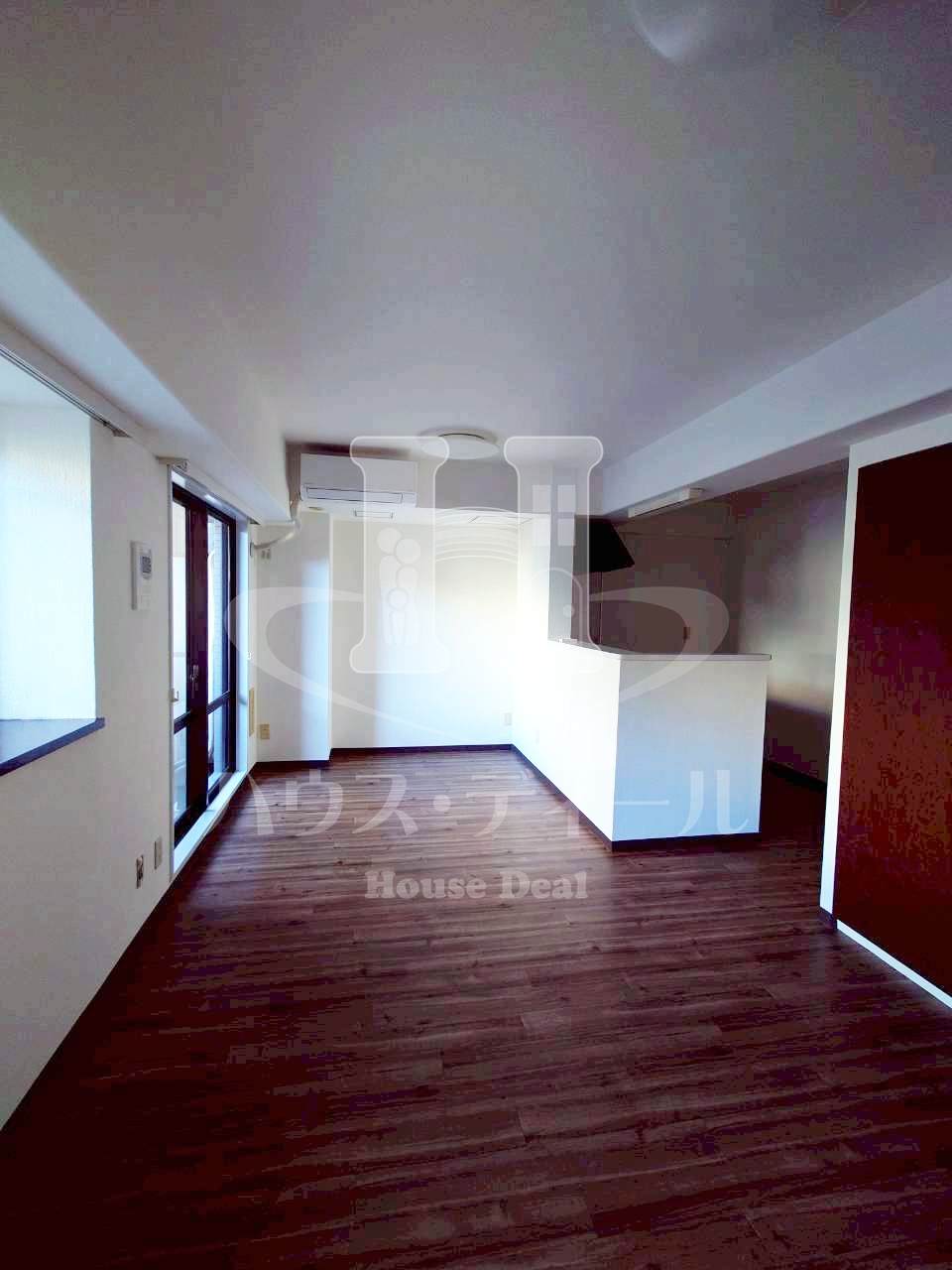 居室・リビング　別号室参考写真です