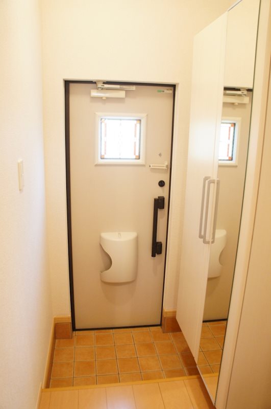 玄関　玄関収納あり