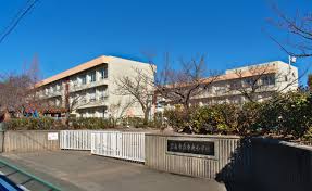 小学校　碧南市立中央小学校（小学校）まで660m