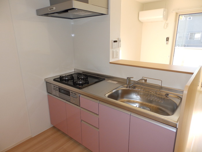 キッチン　対面キッチン（３口コンロ付のシステムキッチン）