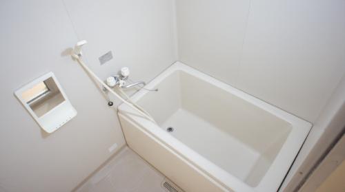 バス・シャワールーム　清潔感のあるバスルーム。