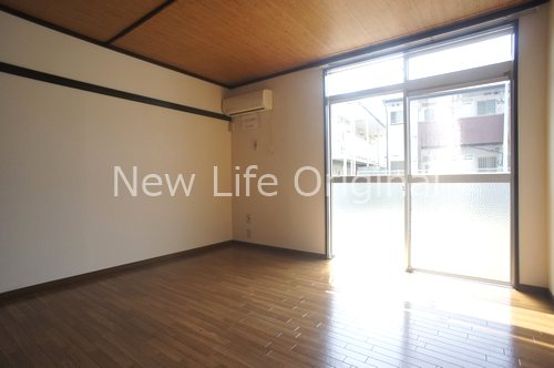 居室・リビング　エアコン付きで快適な洋室です☆