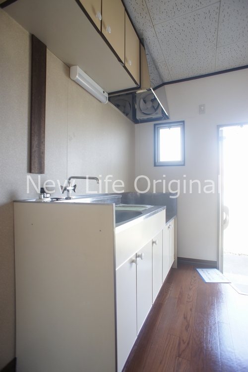 キッチン　調理スペースが広いので、お料理もはかどります☆