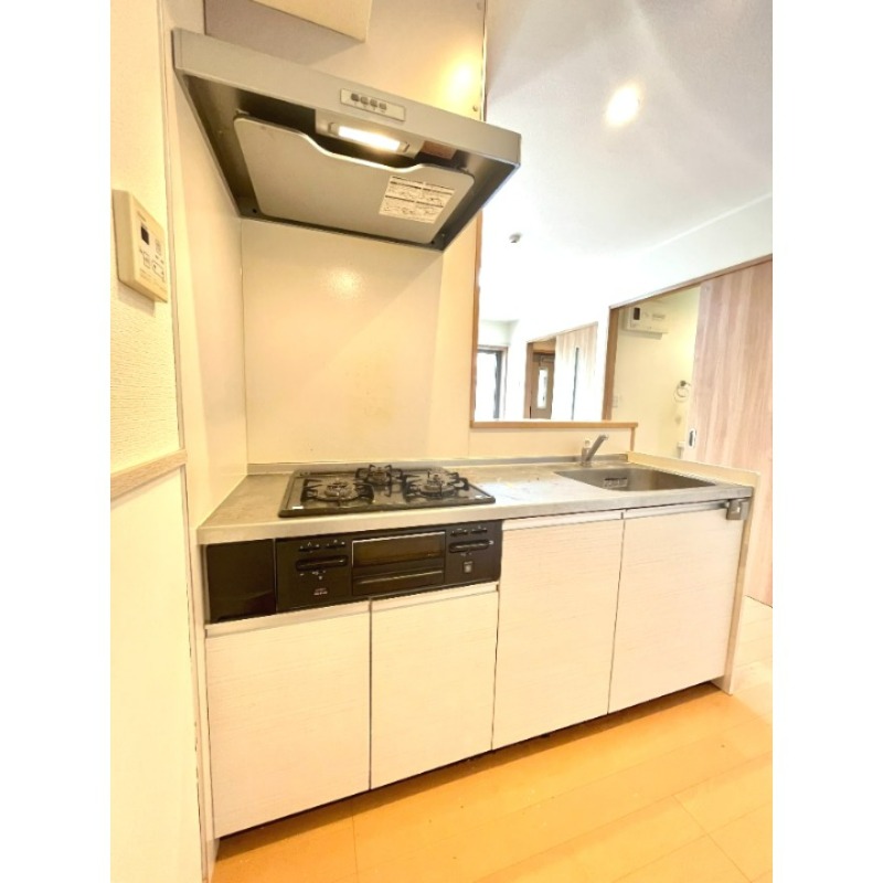 キッチン　グリル付３口ガスコンロ