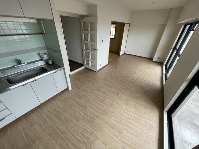 居室・リビング　床色が明るくて綺麗です♪