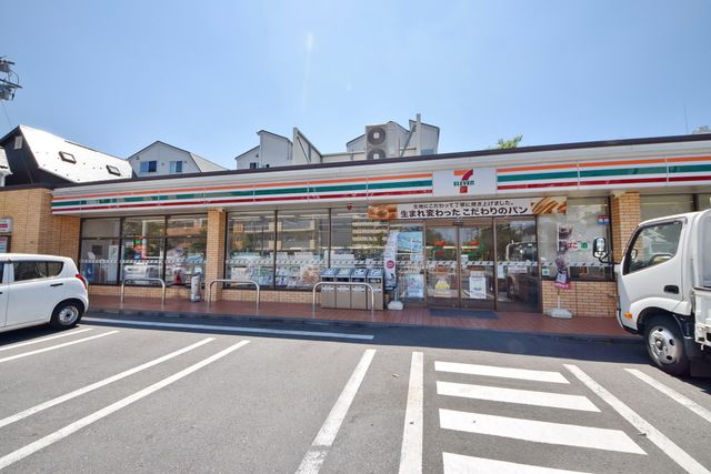 飲食店　セブンイレブン成城8丁目店（飲食店）まで600m