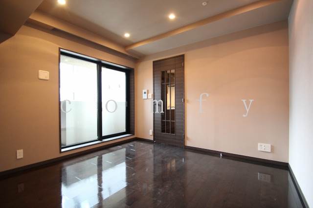 居室・リビング　高級感のあるフローリング