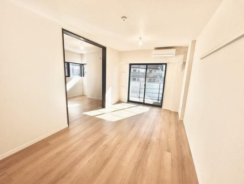 居室・リビング　明るい洋室！