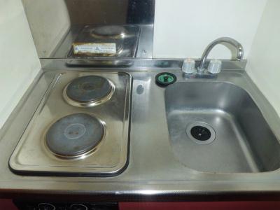 キッチン　電気コンロ付のミニキッチン。