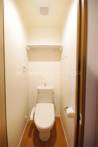 トイレ　内装は部屋により異なりますので内覧でお確