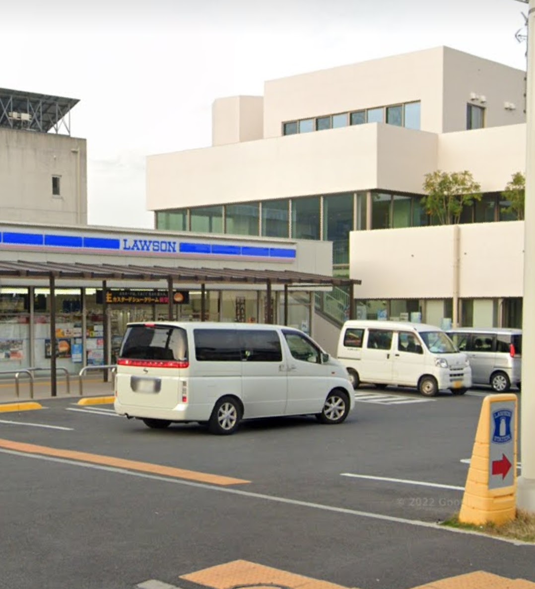 コンビニ　ローソン東大阪旭町店（コンビニ）まで605m