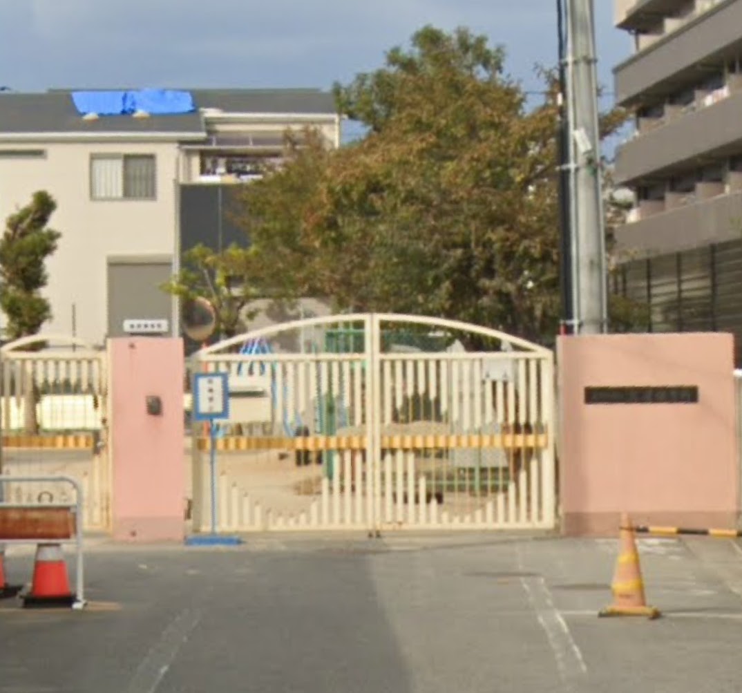 幼稚園・保育園　東大阪市立鳥居保育所（幼稚園・保育園）まで377m