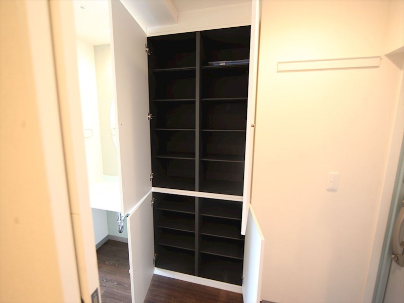 玄関　玄関　シューズボックス付（収納充実してます）