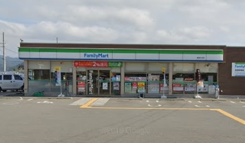 コンビニ　ファミリーマート 豊岡江本店（コンビニ）まで200m