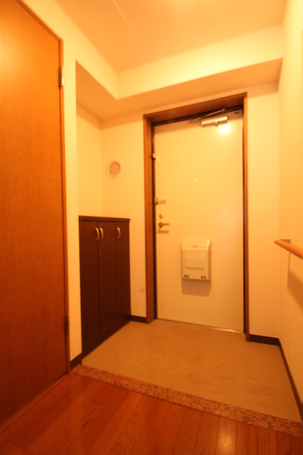 玄関　下駄箱付き玄関！