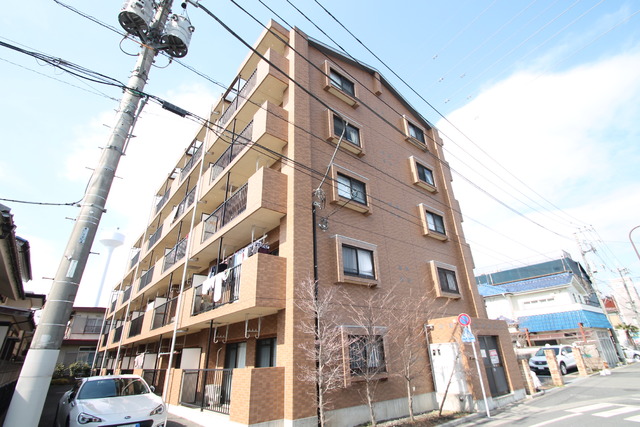 建物外観　タイル張りのオシャレな外観！