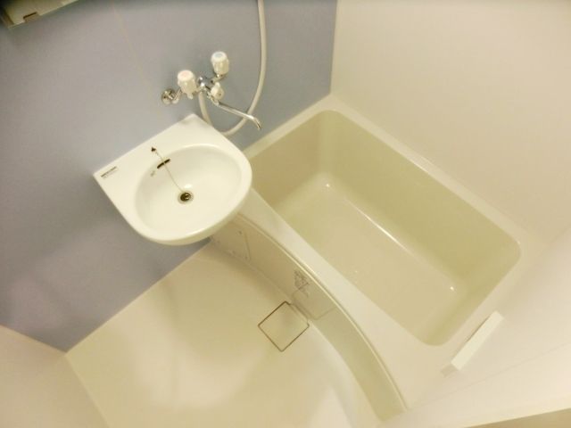 バス・シャワールーム　1日の疲れを洗い流すバスルーム