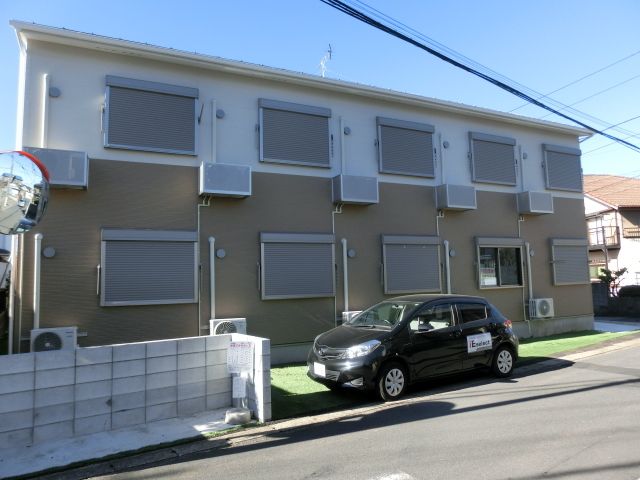 建物外観　前面道路で日当たり良好