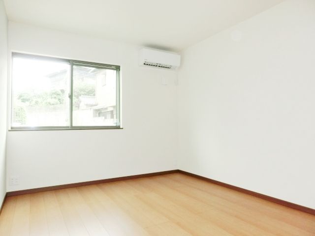 居室・リビング　エアコン完備で夏も冬も快適です