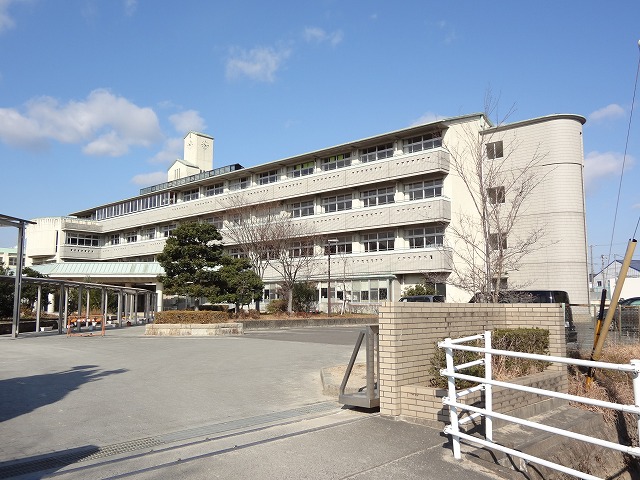 中学校　三滝中学校（中学校）まで2456m