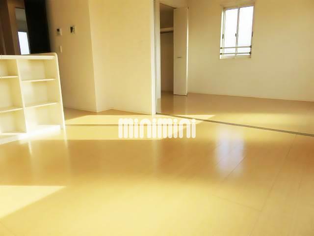 居室・リビング　南向きのお部屋です