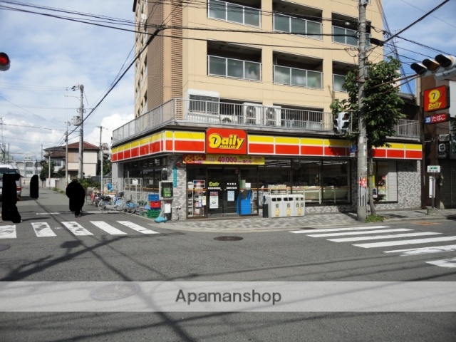 コンビニ　デイリーヤマザキ（コンビニ）まで584m