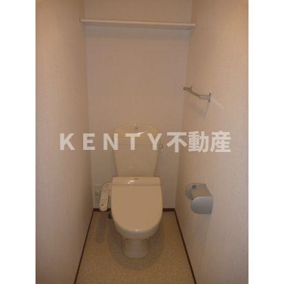 トイレ　落ち着いた色調のトイレです