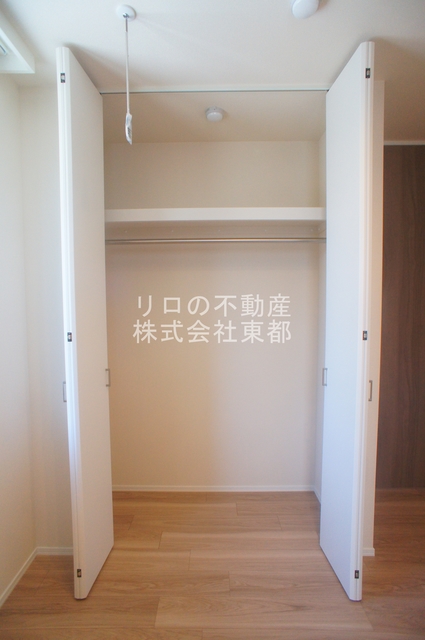 収納　ロングコート・ワンピースがかけられる縦長収納です！