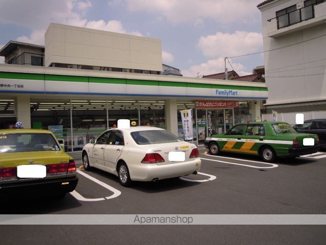 コンビニ　ファミリーマート（コンビニ）まで276m