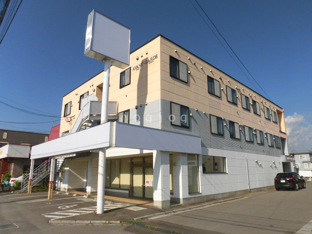 建物外観　大きな通りに面している物件
