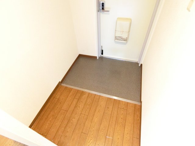 玄関　同物件別部屋イメージ写真