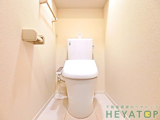 トイレ　温水洗浄便座（同仕様写真）