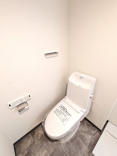 トイレ　温水洗浄便座付きのトイレです
