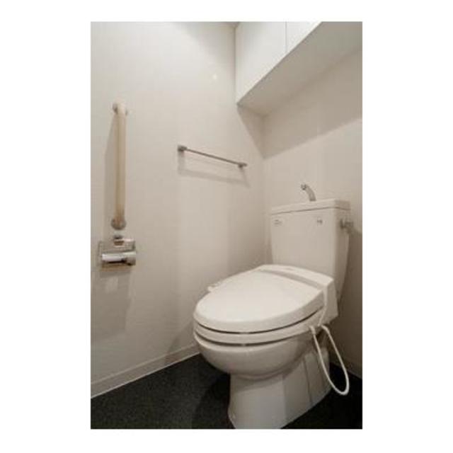 トイレ　※写真は同タイプ住戸です。