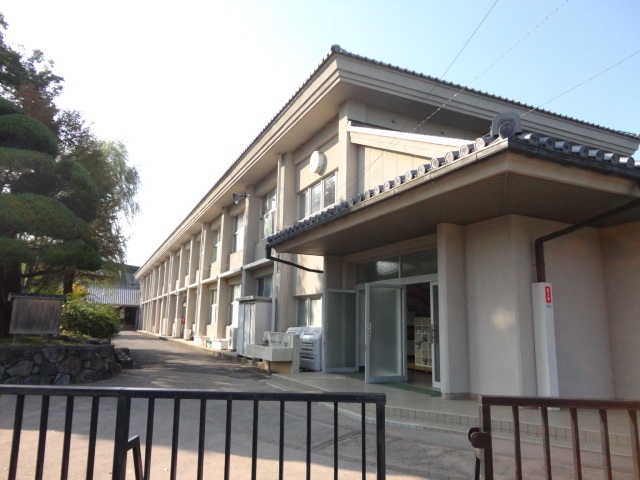 中学校　明日香村立聖徳中学校（中学校）まで870m